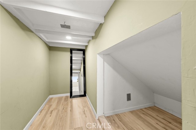 Detail Gallery Image 8 of 34 For 431 W Bay St #S,  Costa Mesa,  CA 92627 - 3 Beds | 2/1 Baths