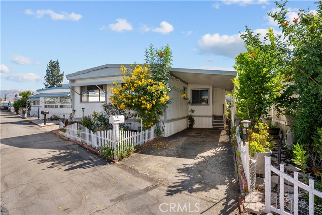 21001 Plummer Street, Chatsworth CA: https://media.crmls.org/medias/188a9ab3-af4c-4aea-bdce-491d21be2b07.jpg