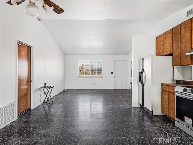 Detail Gallery Image 9 of 33 For 18449 Hackberry, Hesperia,  CA 92345 - 3 Beds | 2 Baths