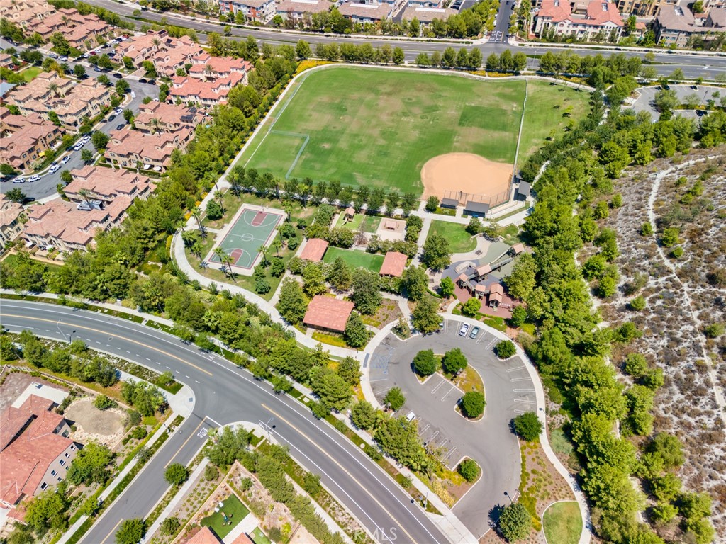 https://media.crmls.org/medias/188b1347-11ce-4637-89b5-1509b6da6722.jpg?preset=X-Large