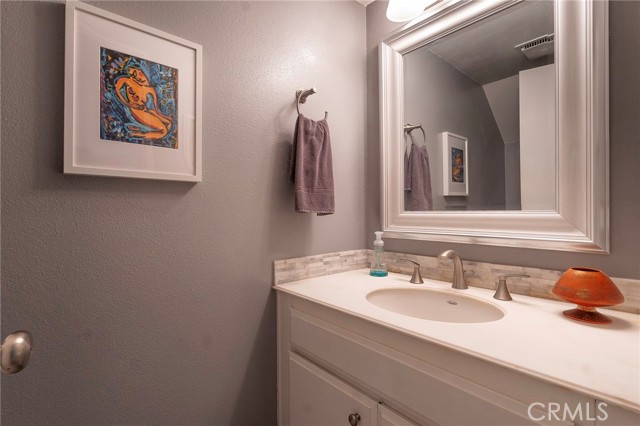 Detail Gallery Image 12 of 24 For 23549 Victory Blvd. #21,  West Hills,  CA 91307 - 3 Beds | 2/1 Baths