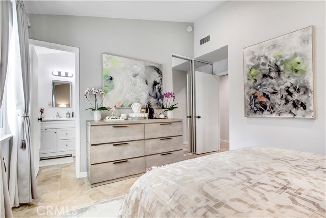 20200 Clark Street, Woodland Hills CA: https://media.crmls.org/medias/188c1bf5-00a9-414a-828f-a158861ee5f6.jpg