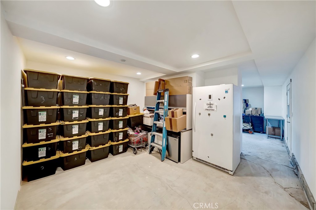 https://media.crmls.org/medias/188d4c1a-8cae-44ff-ad3b-0006f45d90c0.jpg?preset=X-Large