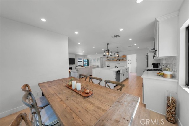 1834 Stearns Drive, Los Angeles CA: https://media.crmls.org/medias/188f385d-7cc9-4a8d-8ade-d70589aad7dd.jpg