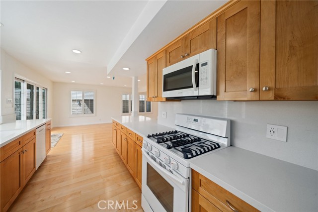 Detail Gallery Image 8 of 34 For 10900 San Leon Ave, Fountain Valley,  CA 92708 - 4 Beds | 2/1 Baths