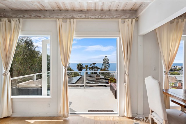 Detail Gallery Image 11 of 27 For 2873 Rounsevel, Laguna Beach,  CA 92651 - 2 Beds | 2 Baths