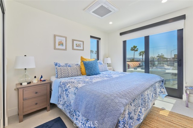 500 E Balboa Boulevard, Newport Beach CA: https://media.crmls.org/medias/18903195-e3c3-4729-9423-081f2bb7fe79.jpg