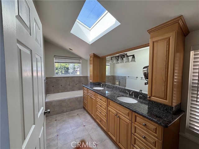 21327 De La Osa, Woodland Hills CA: https://media.crmls.org/medias/18903400-8961-4344-b49d-f3e7d1e57e8c.jpg