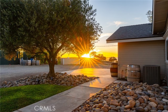 1825 Nygren Road, San Miguel CA: https://media.crmls.org/medias/189089b5-8547-4fe7-8ead-06974d01fcba.jpg
