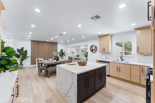 325 S Valley Street, Anaheim CA: https://media.crmls.org/medias/18908e15-20de-4089-8a99-09a21f11d6b9.jpg