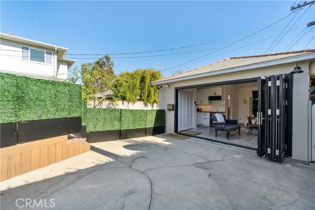 Detail Gallery Image 11 of 17 For 8004 Holy Cross Pl, Los Angeles,  CA 90045 - 2 Beds | 2 Baths