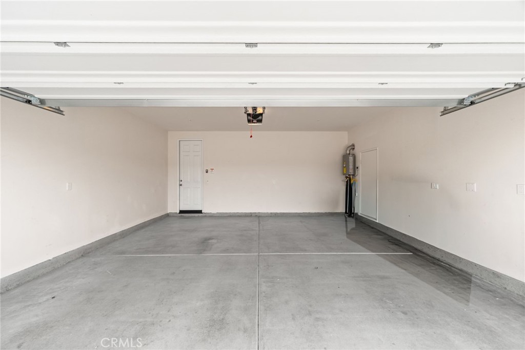 https://media.crmls.org/medias/189228c9-63a8-412b-9fa1-00ea36d07603.jpg?preset=X-Large