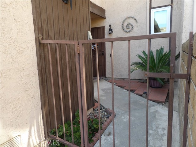 2175 Aspenwood Court, San Bernardino CA: https://media.crmls.org/medias/18926f43-09bc-40d1-ae41-0cf91e4749b0.jpg