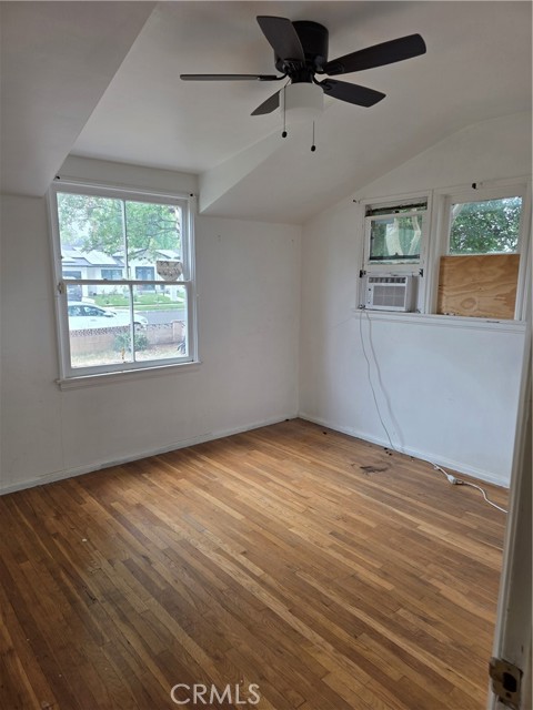7700 Lasaine Avenue, Northridge CA: https://media.crmls.org/medias/189430a2-2761-4e2a-9d58-5cd905c8c948.jpg