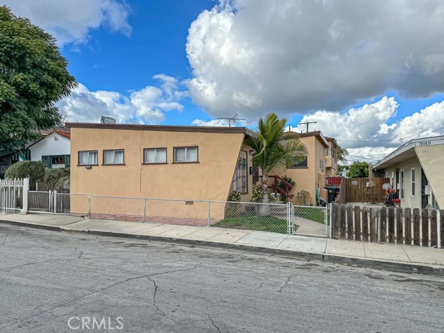 3915 E 11th Street, Long Beach CA: https://media.crmls.org/medias/189430d2-9476-4db7-98d6-7d552a6a7da2.jpg