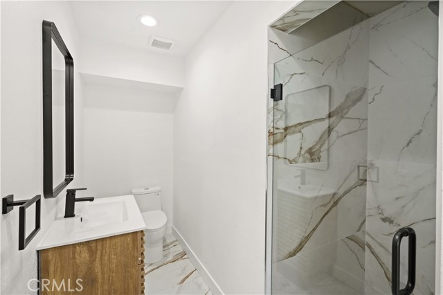 Detail Gallery Image 15 of 49 For 7010 a Lennox Ave a,  Van Nuys,  CA 91405 - 4 Beds | 2 Baths