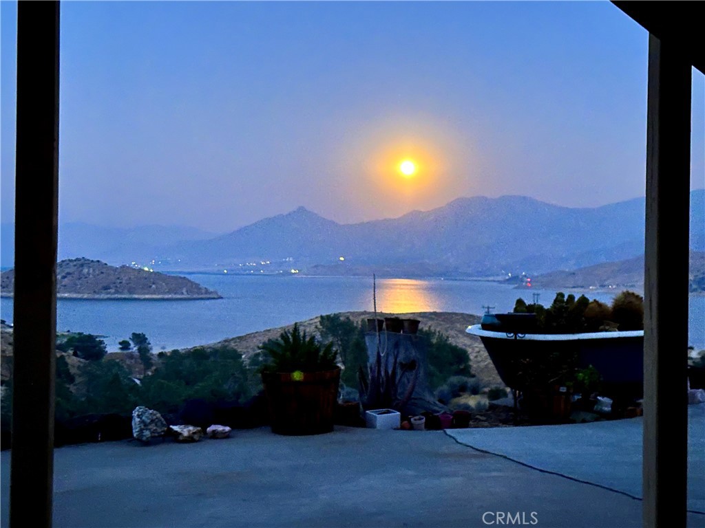 https://media.crmls.org/medias/189517d2-b67f-4939-bf1f-bf950b0d79f6.jpg?preset=X-Large
