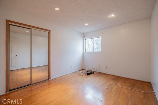 Detail Gallery Image 21 of 28 For 1745 Holly Dr #201,  Glendale,  CA 91206 - 3 Beds | 2 Baths