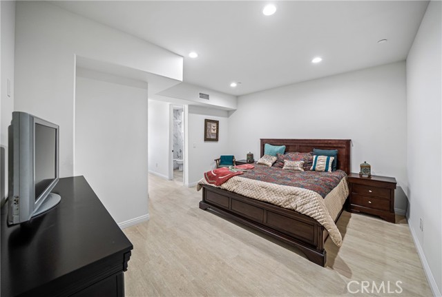 Detail Gallery Image 10 of 31 For 1101 N Maclay Ave #2,  San Fernando,  CA 91340 - 2 Beds | 3/1 Baths