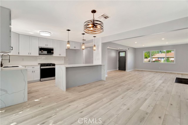 Detail Gallery Image 7 of 30 For 7741 Shoup Ave, West Hills,  CA 91304 - 4 Beds | 2 Baths