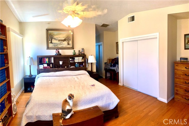526 W Avenue J5, Lancaster CA: https://media.crmls.org/medias/18972453-f608-4ea7-bdd9-fd5311c2da9f.jpg