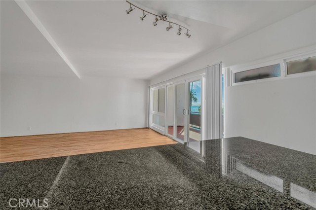 330 Cliff Drive, Laguna Beach CA: https://media.crmls.org/medias/1897e1f5-39c6-400a-908a-930942afa611.jpg