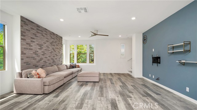 122 Fixie, Irvine CA: https://media.crmls.org/medias/18985ce9-4d2f-49f6-b107-a6ab67661c68.jpg