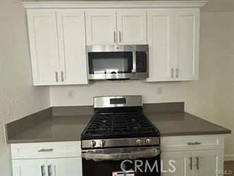 Detail Gallery Image 4 of 7 For 10719 Mona Bld, Los Angeles,  CA 90059 - 3 Beds | 2 Baths