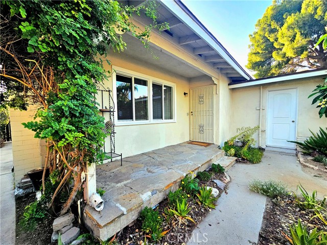 Detail Gallery Image 2 of 23 For 3552 N Sierra Way, San Bernardino,  CA 92405 - 3 Beds | 2 Baths