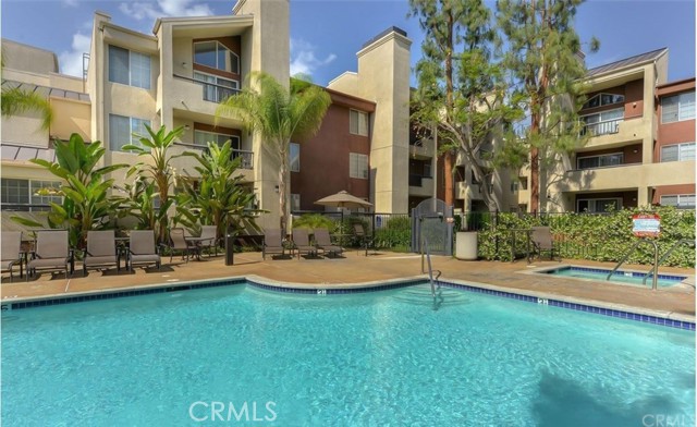 5510 Owensmouth Avenue, Woodland Hills CA: https://media.crmls.org/medias/189931b0-8eca-4264-832a-e8c6fddf6c80.jpg