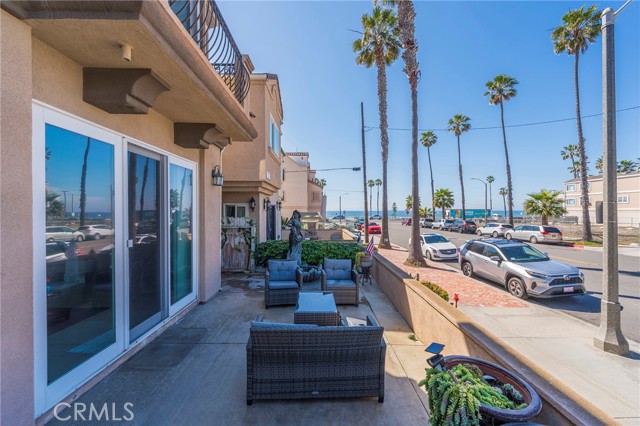 Detail Gallery Image 3 of 49 For 116 11th St, Huntington Beach,  CA 92648 - 3 Beds | 3/1 Baths