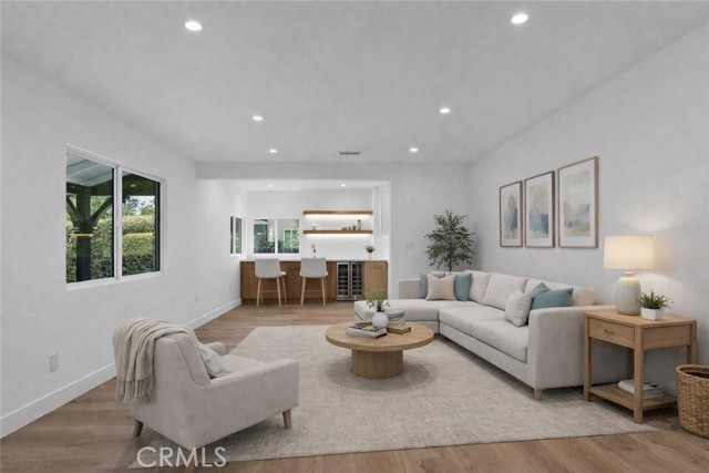 Detail Gallery Image 4 of 38 For 5730 Stansbury Ave, Van Nuys,  CA 91401 - 3 Beds | 2 Baths