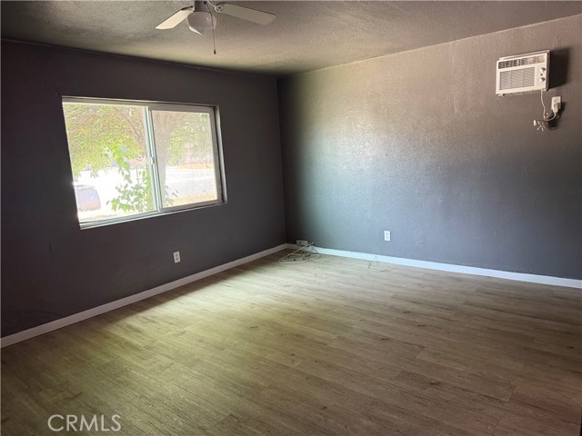 Image 7 of 8 For 1030 Latham Avenue