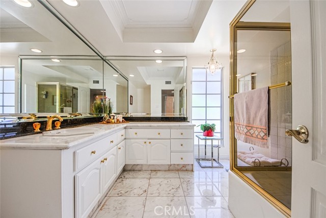 Detail Gallery Image 20 of 75 For 1801 Greenbriar Rd, Glendale,  CA 91207 - 3 Beds | 3 Baths