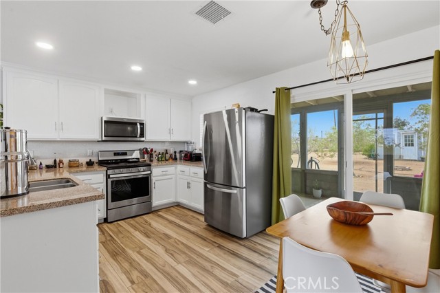 Detail Gallery Image 6 of 24 For 58193 Campanula, Yucca Valley,  CA 92284 - 3 Beds | 2 Baths