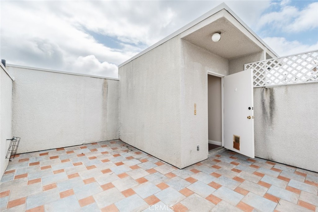 https://media.crmls.org/medias/189d472a-75fa-46e8-92c3-eb459fb0e1be.jpg?preset=X-Large