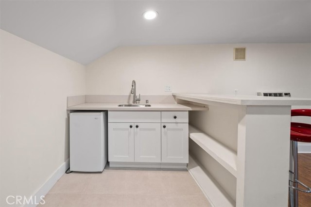 268 S Norton Avenue, Los Angeles CA: https://media.crmls.org/medias/189dac93-70b9-40f0-a3f6-8ac0c6cbc958.jpg