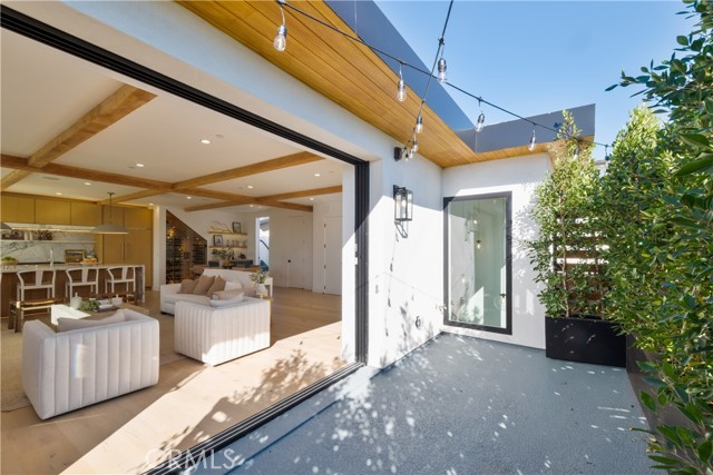 Detail Gallery Image 15 of 54 For 707 2nd St, Hermosa Beach,  CA 90254 - 4 Beds | 4/1 Baths