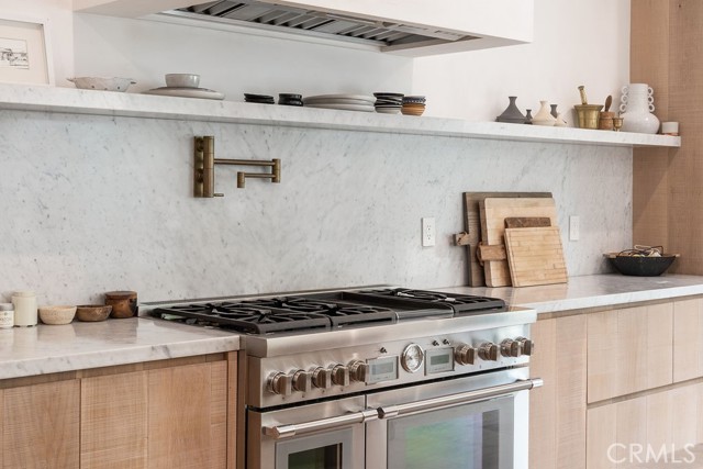 10 Seabluff, Newport Beach CA: https://media.crmls.org/medias/189f228e-6867-4c00-8b2a-f95233b4d4d1.jpg