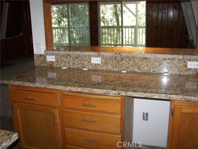 24798 Bernard Drive, Crestline CA: https://media.crmls.org/medias/189f427d-197f-4a96-91f0-ee6b686747dd.jpg