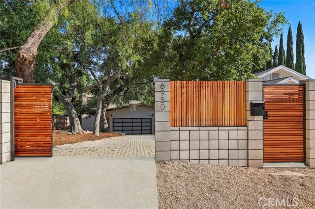 6950 Beckett Street, Tujunga CA: https://media.crmls.org/medias/18a02420-84af-4eea-8836-454e2edf8ee6.jpg