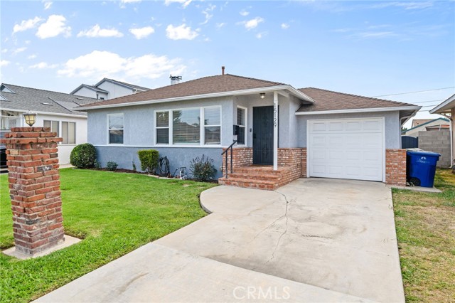 15129 Fonthill Avenue, Lawndale CA: https://media.crmls.org/medias/18a14892-68fc-48f3-90ea-89a339e180c9.jpg