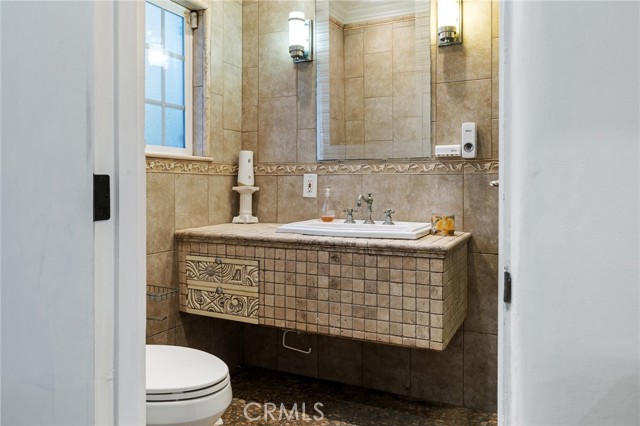 1729 W 51st Place, Los Angeles CA: https://media.crmls.org/medias/18a179f8-385b-4c2d-8a16-251b907d8db6.jpg