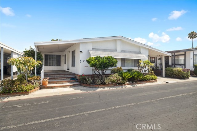 1919 W Coronet Avenue, Anaheim CA: https://media.crmls.org/medias/18a21f1b-c1b6-41fe-a5e5-10cd2b337db4.jpg