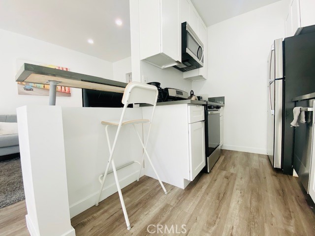 Detail Gallery Image 7 of 12 For 11422 Iowa Ave #9,  Los Angeles,  CA 90025 - 2 Beds | 2 Baths