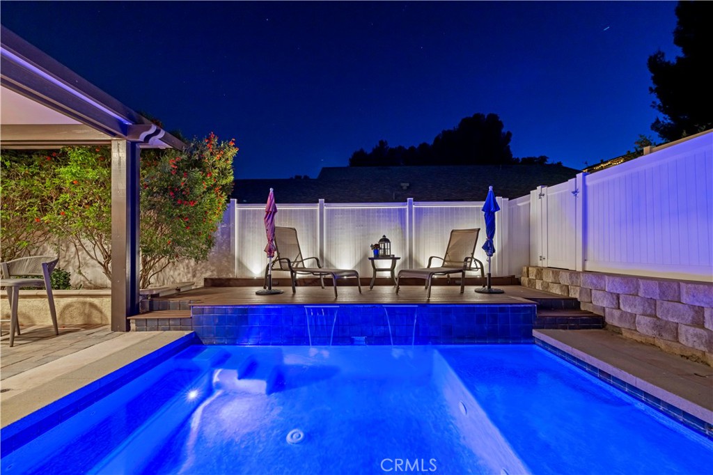 https://media.crmls.org/medias/18a2e52d-ca7e-4565-91ab-ede55c33f70d.jpg?preset=X-Large