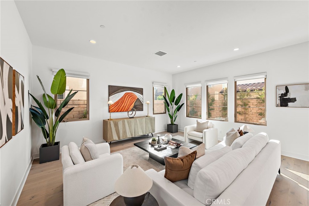 MLS #OC25183328 img 7