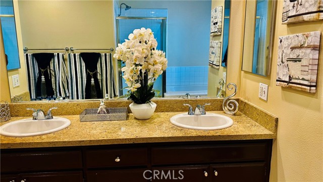 Detail Gallery Image 34 of 45 For 18336 1/2 Keswick St, Reseda,  CA 91335 - 4 Beds | 3/1 Baths