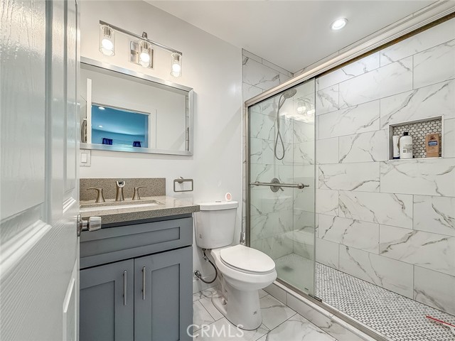 24017 Sylvan Street, Woodland Hills CA: https://media.crmls.org/medias/18a65c1c-373f-4ca9-ad7f-e5de52063609.jpg