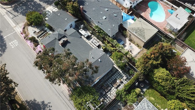 1900 Laurel Avenue, Manhattan Beach, California 90266, 2 Bedrooms Bedrooms, ,1 BathroomBathrooms,Residential,Sold,Laurel,SB22090259